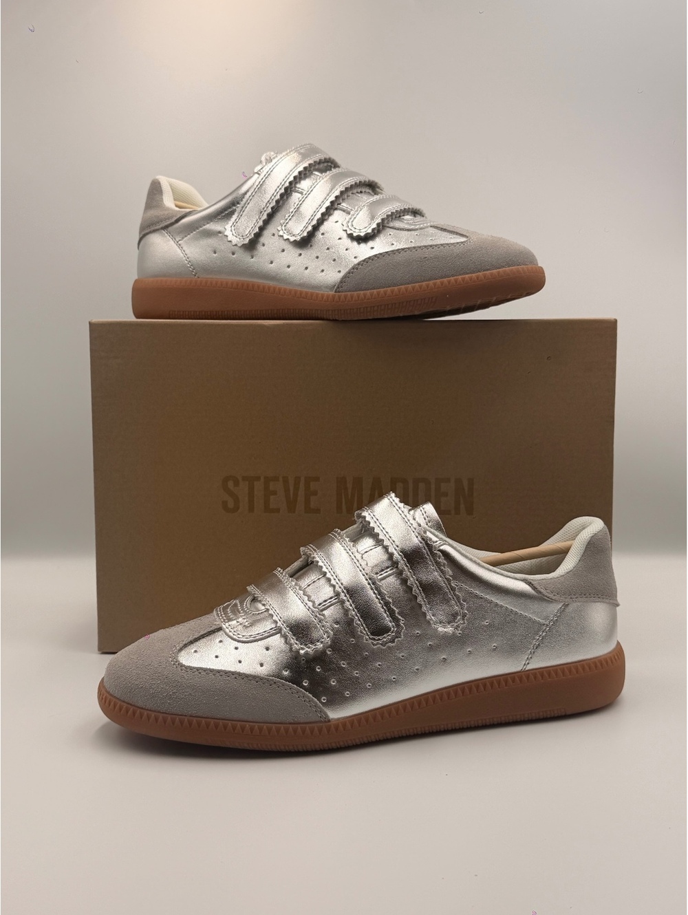 Steve Madden women’s momentum sneakers